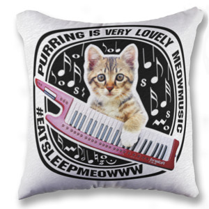Bantal Anak Kucing Bermain Music