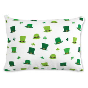 Bantal St.Patricks Day seamless pattern, hat and clover
