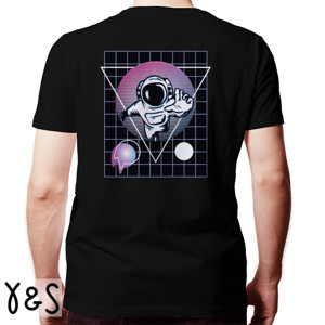 Kaos Vaporwave Astronaut