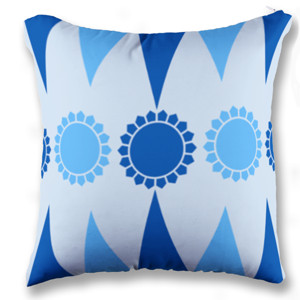 Bantal Bantal segitiga dan bunga