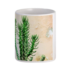 Mug Mug putih desain tanaman