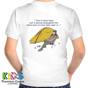 Kaos Tidur di dalam tenda