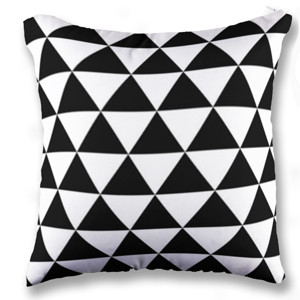 Bantal Sofa Triangle Pattern Black White Customi47