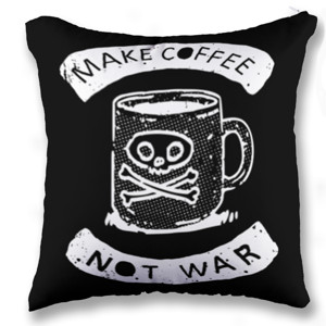 Bantal MAKE COFFEE NOT WAR depan hitam belakang putih