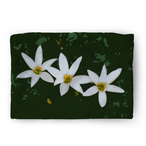 Sarung Bantal tiga bunga putih