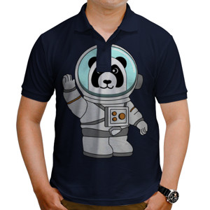 Kaos Polo panda dengan baju astronot melambaikan tangan