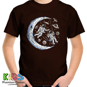 Kaos Kaos Anak Astronot Main Ayunan di luar angkasa