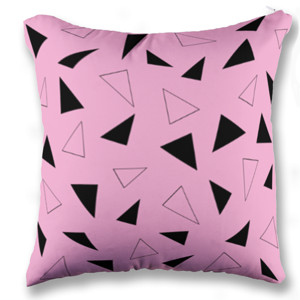 Bantal Motif Segi Tiga Background Pink
