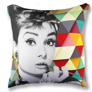 Bantal Manise Audrey Retro