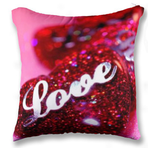 Bantal LOVE