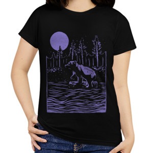 Kaos Beruang Berenang di sungai