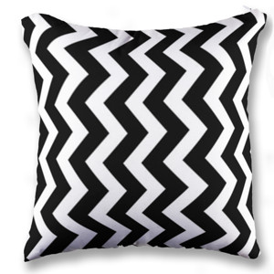 Bantal Sofa Custom Zig Zag Black White (Chevron Pattern)