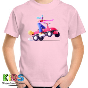 Kaos Gadis naik mobil mainan