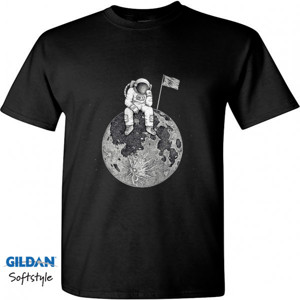 Kaos Astronot Sat on the Moon