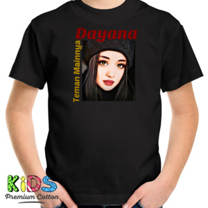 Kaos Teman mainnya Dayana