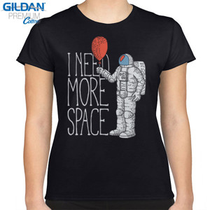 Kaos Astronot Pegang Balon