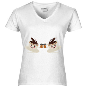 Kaos dua cangkir coklat bersulang