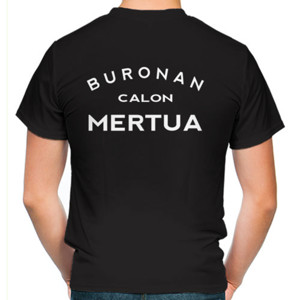 Kaos Buronan Calon Mertua