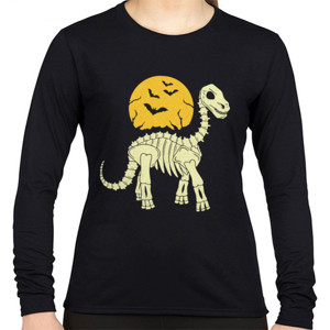 Kaos Tulang dinosaurus menjelang malam