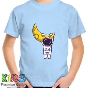 Kaos Astronot menggapai Bulan