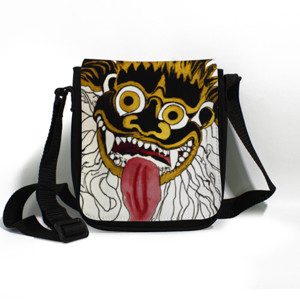 Tas Selempang Tas Selempang Dengan Lukisan Tinta Wajah Barong 1