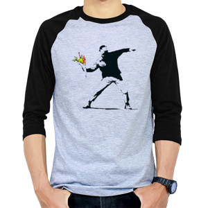 Kaos Raglan Demonstran Melempar Bunga