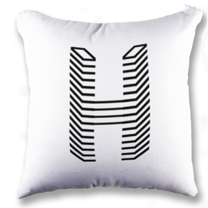 Bantal Logo huruf H gamer