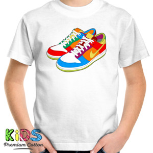 Kaos realistic sports shoes