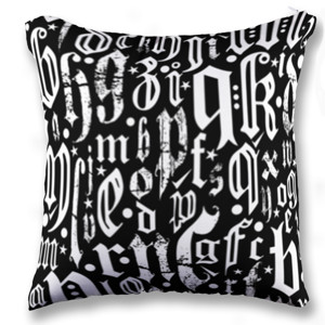Bantal GOTHIC LETTERS