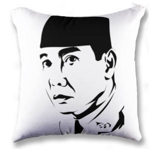 Bantal bantal sofa soekarno