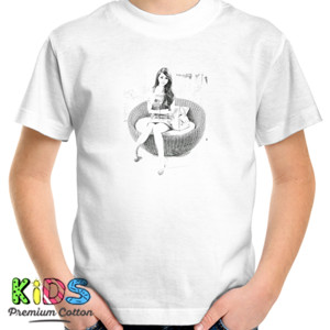 Kaos 10.front_Beauty_woman_sket_pencil_white