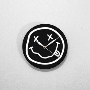 Jam Dinding Nirvana