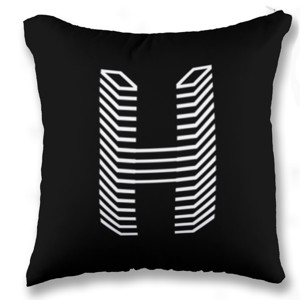 Bantal Logo huruf H gamer