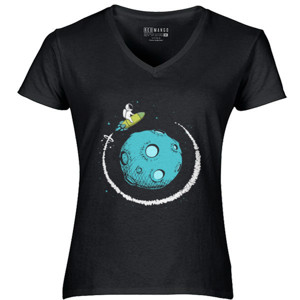 Kaos Baju Kaos Astronaut flying uround orbit planet