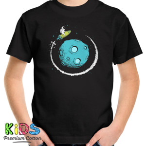 Kaos Baju Kaos Astronaut flying uround orbit planet
