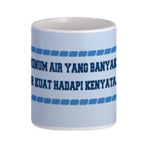 Mug minum air banyak biar kuat