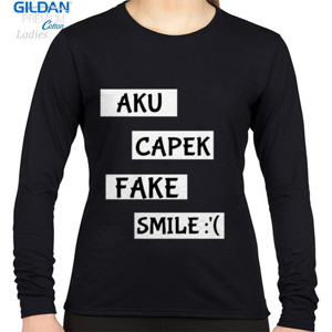 Kaos Capek karena fake smile