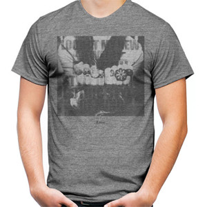 Kaos Woman Covered in Black