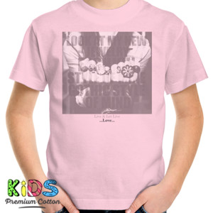 Kaos Woman Covered in Black