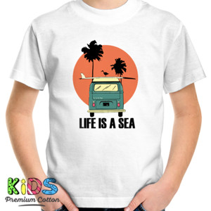 Kaos T-shirt life is a sea