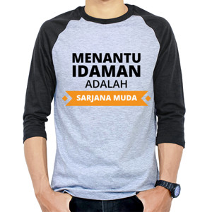 Kaos Raglan Menantu idaman adalah sarjana muda