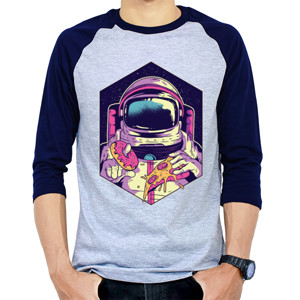 Kaos Raglan astronot makan donat