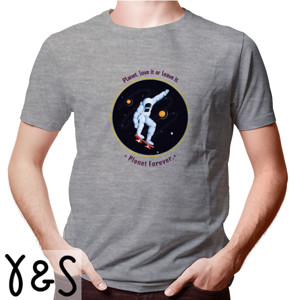 Kaos Kaos Tema Astronot Main Skateboard Diluar  Angkasa