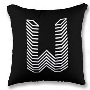 Bantal Logo huruf W gamer